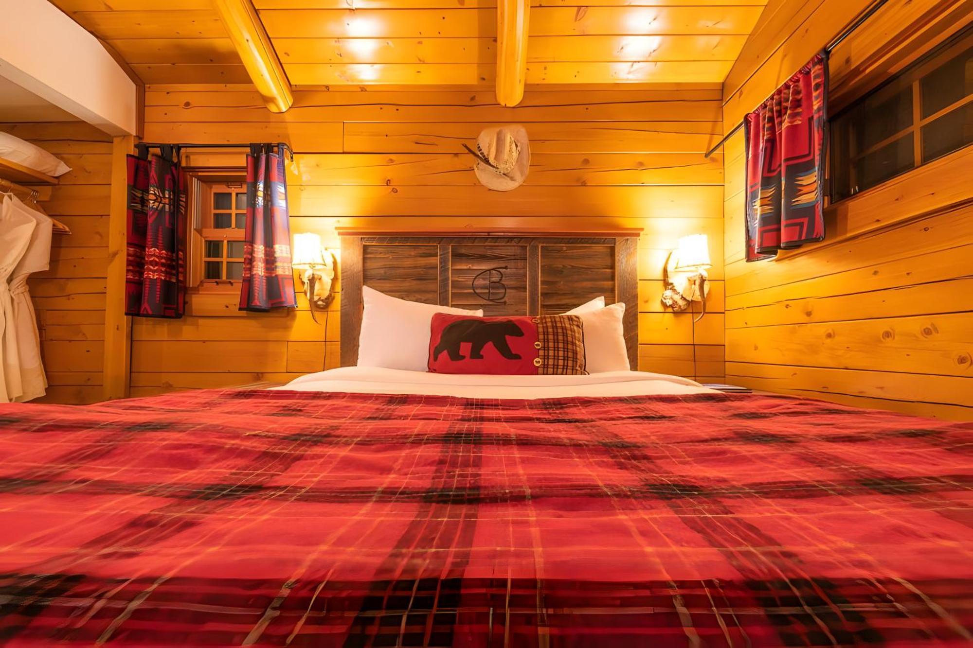 เบเคอร์ ครีก เมาน์เทน รีสอร์ต Hotel เลคหลุยส์ ภายนอก รูปภาพ